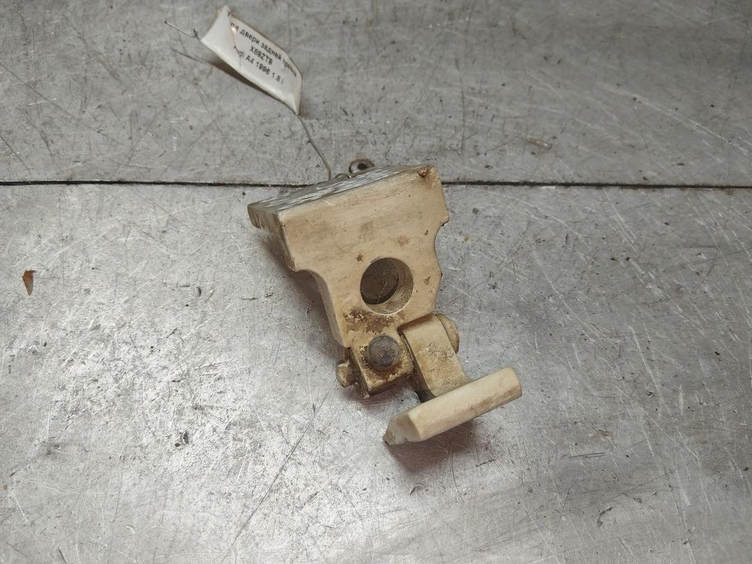 Петля двери задней правой X89ZT9 Audi A4