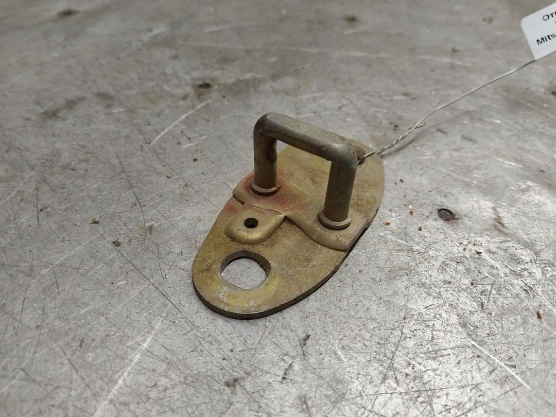 Ответная часть замка багажника 3BZUJE Mitsubishi Carisma - Фото 2