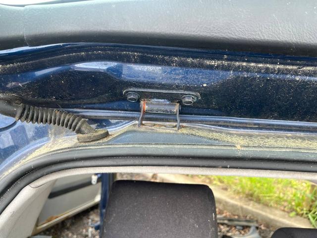 Петля крышки багажника B0R0VJ Toyota Corolla купить в магазине запчастей бу