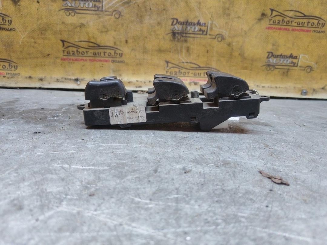 Блок управления стеклоподъемниками 9EERRX Toyota Corolla Verso купить