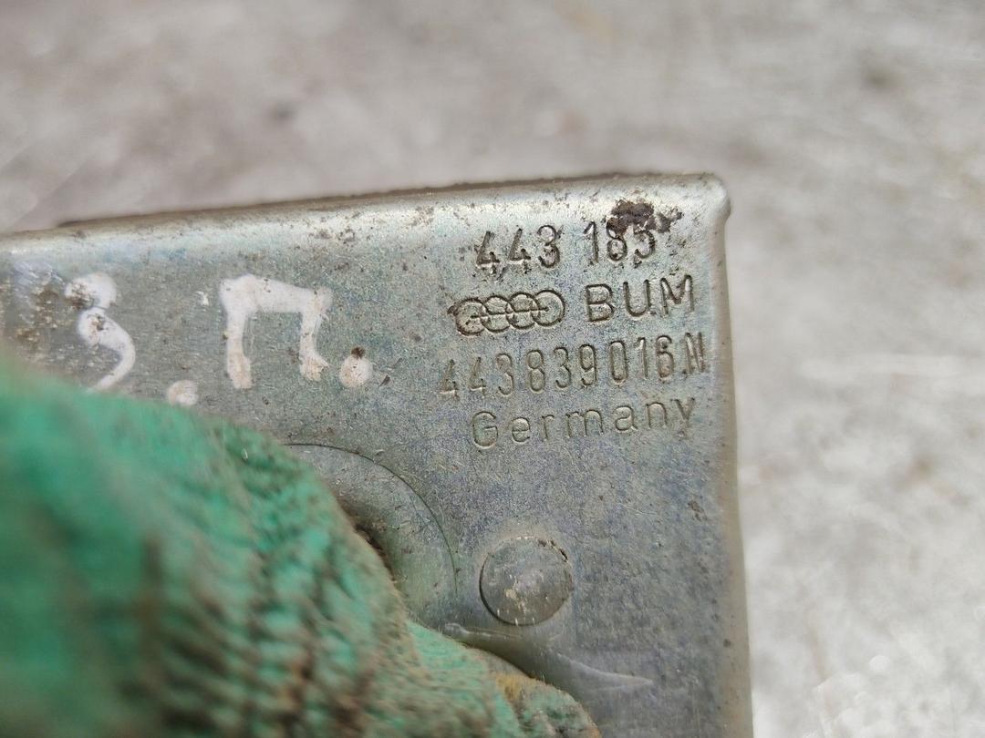 Замок двери задней правой 7AG46X Audi 100 купить в магазине запчастей бу