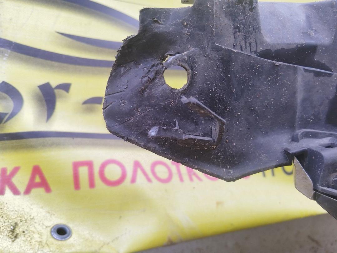 Решетка радиатора WDJ2ND Mazda MPV - Фото 7