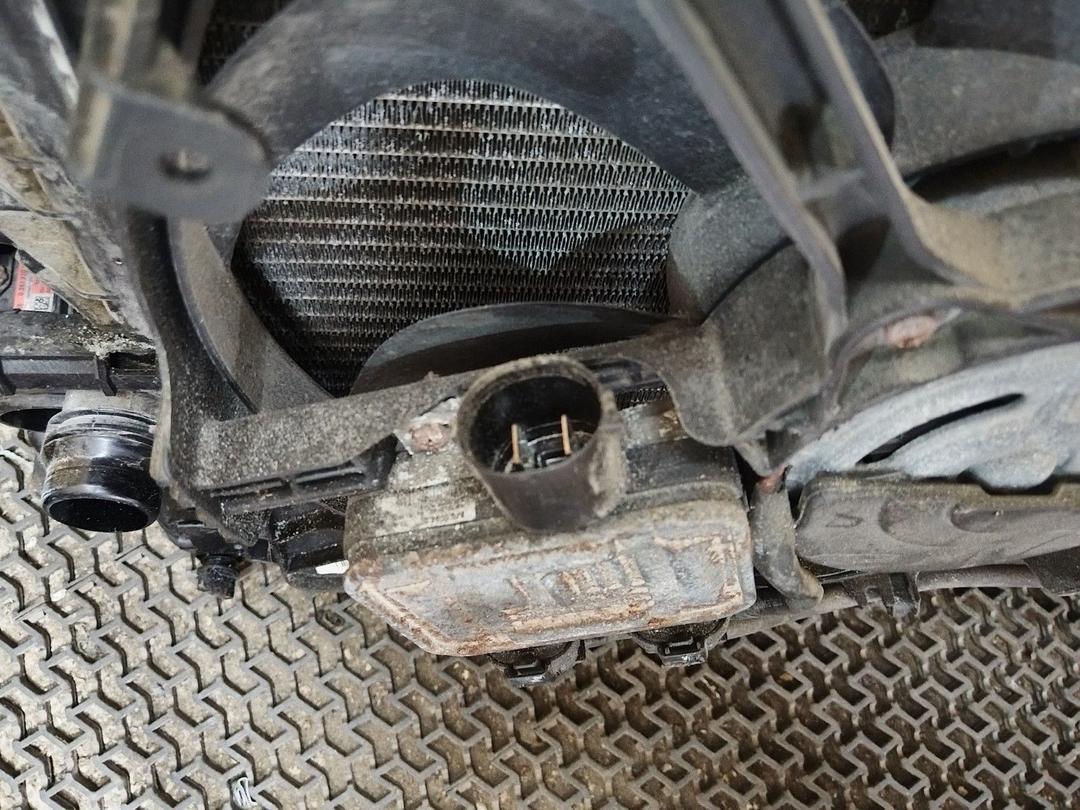 Диффузор вентилятора 8QLLIS Volvo XC70 undefined