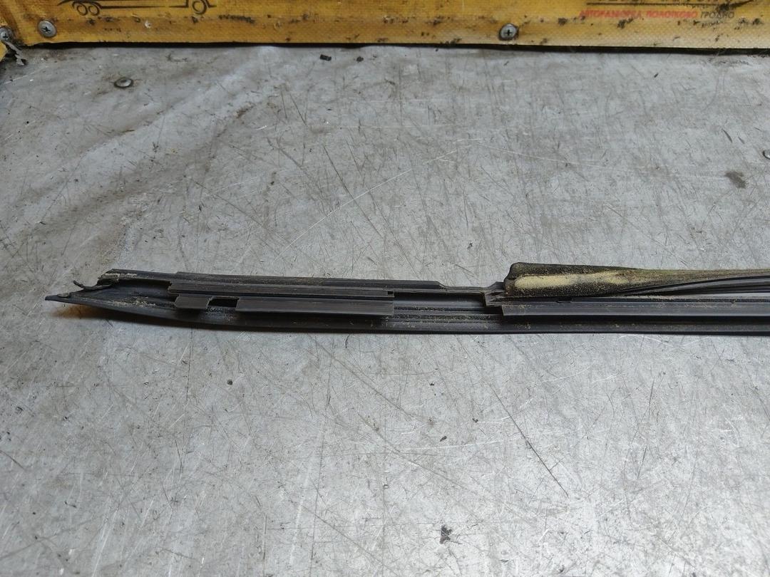 Молдинг стекла двери передней правой наружный 7NBA04 Mitsubishi Carisma купить в магазине запчастей бу