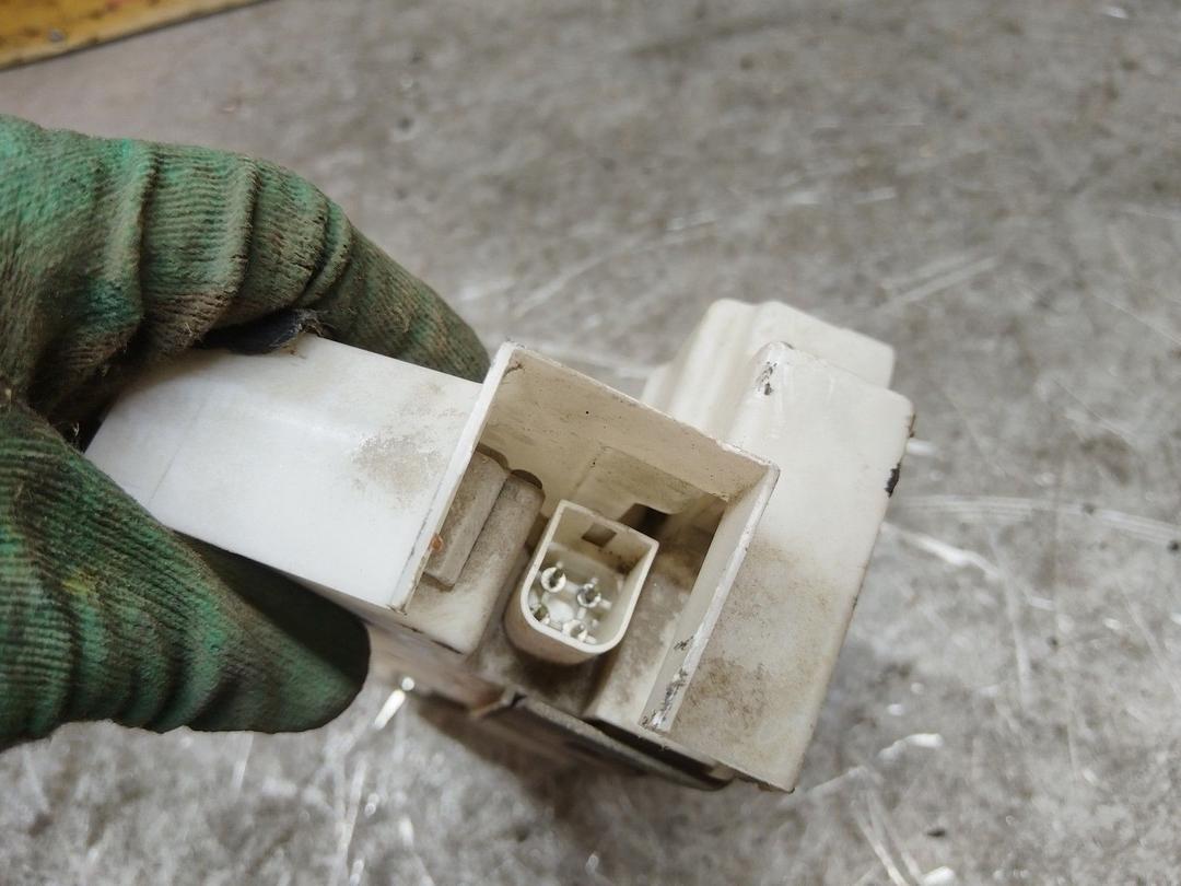 Замок двери задней правой NJO8S6 Ford Mondeo купить в магазине запчастей бу