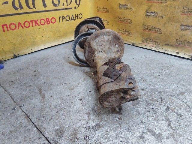 Амортизатор передний левый WO9PR0 Mitsubishi Carisma купить в магазине запчастей бу