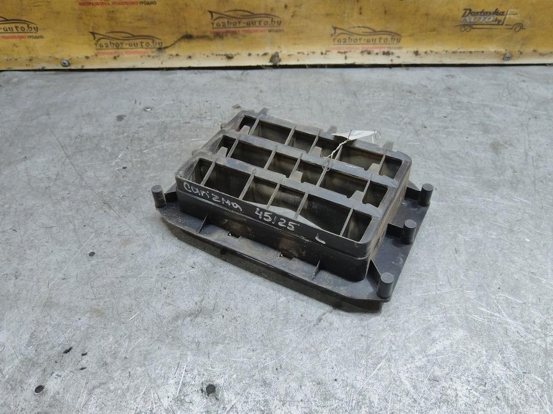 Решетка вентиляции кузова UXNX8E Mitsubishi Carisma купить с доставкой