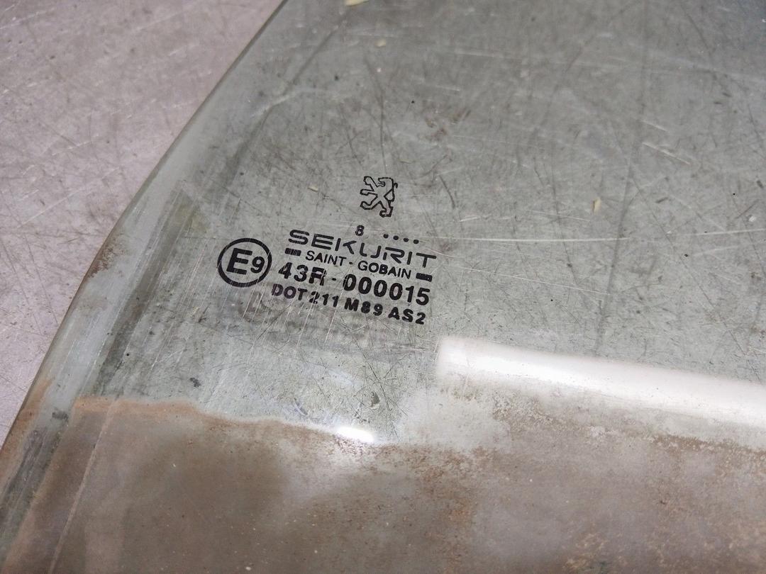 Стекло двери задней левой O3AAN0 Peugeot 306 купить