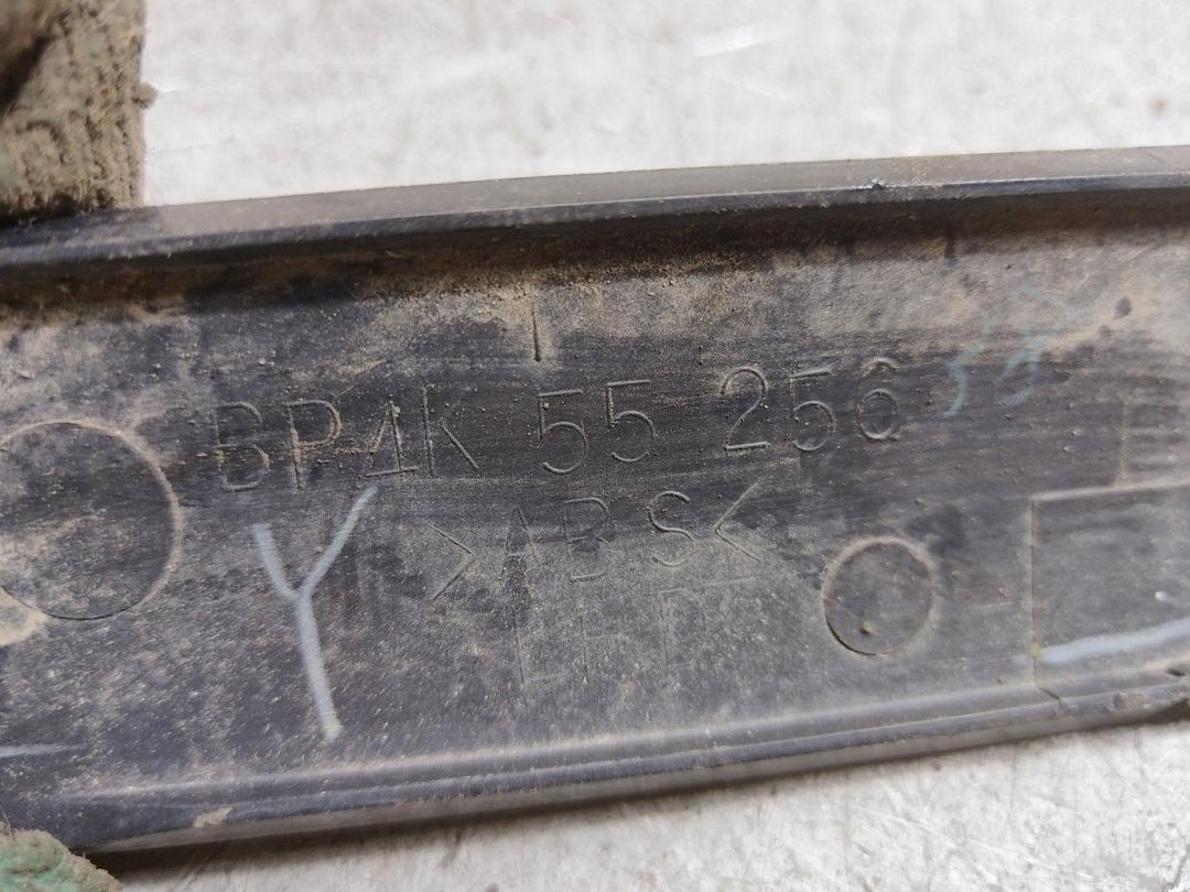 Накладка декоративная на торпедо 75ADV8 Mazda 3 купить в магазине запчастей бу