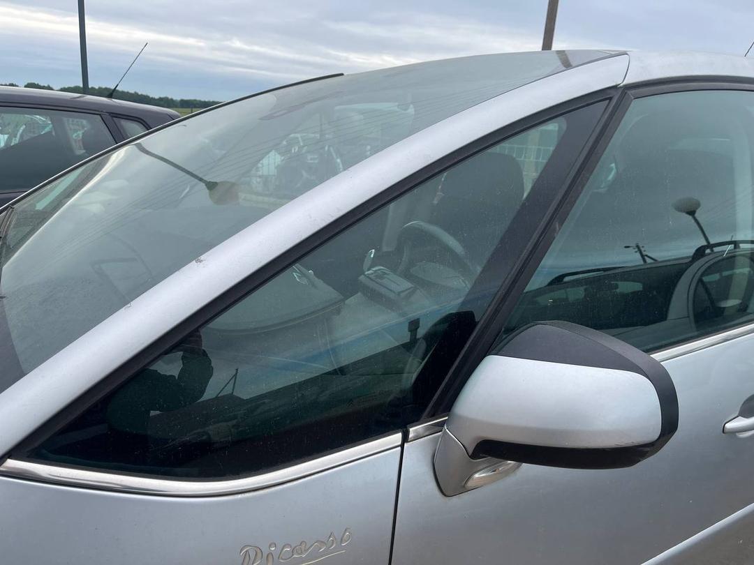 Стекло кузовное боковое левое LW0VND Citroen C4 Picasso
