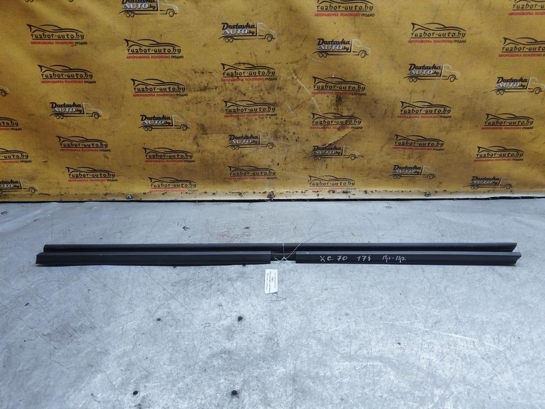 Молдинг стекла двери передней правой внутренний 1VSE23 Volvo XC70 купить