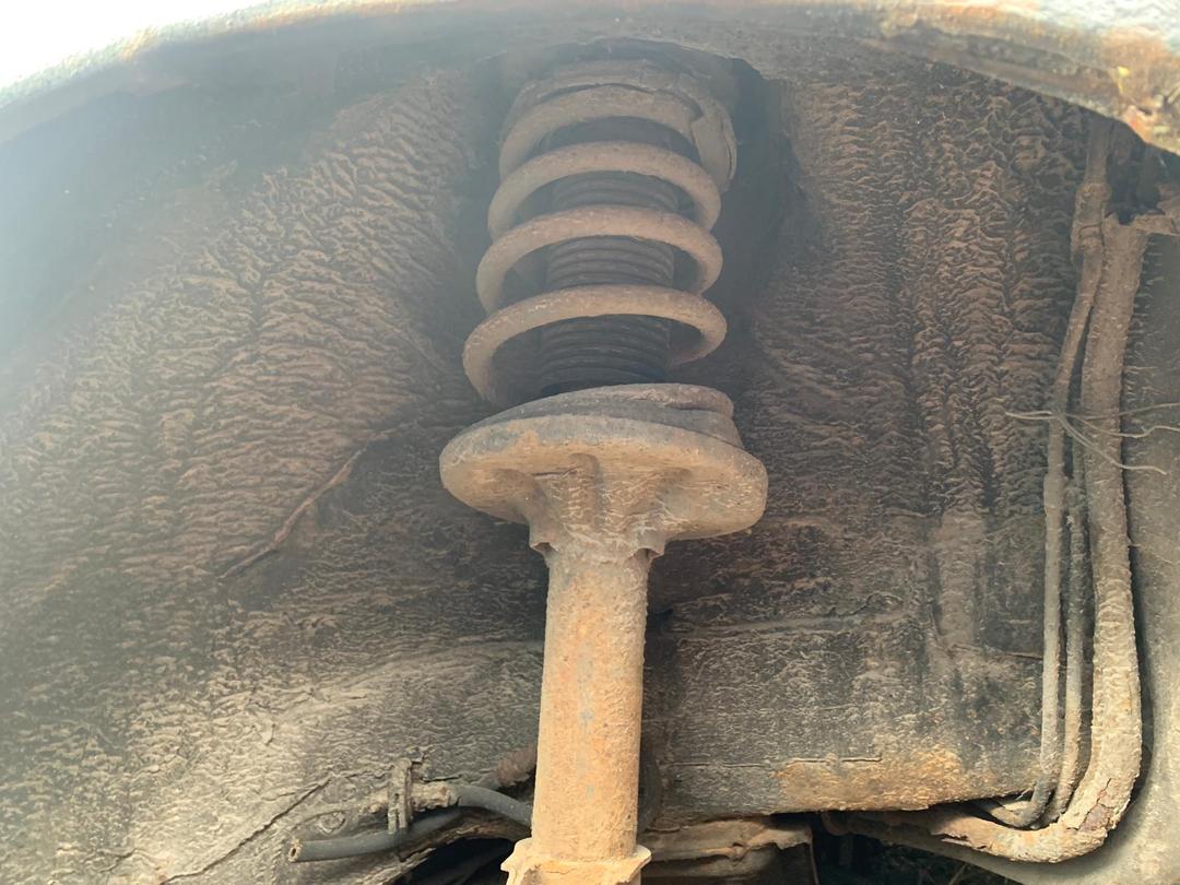 Амортизатор задний левый 1Y2UV1 Mazda 626