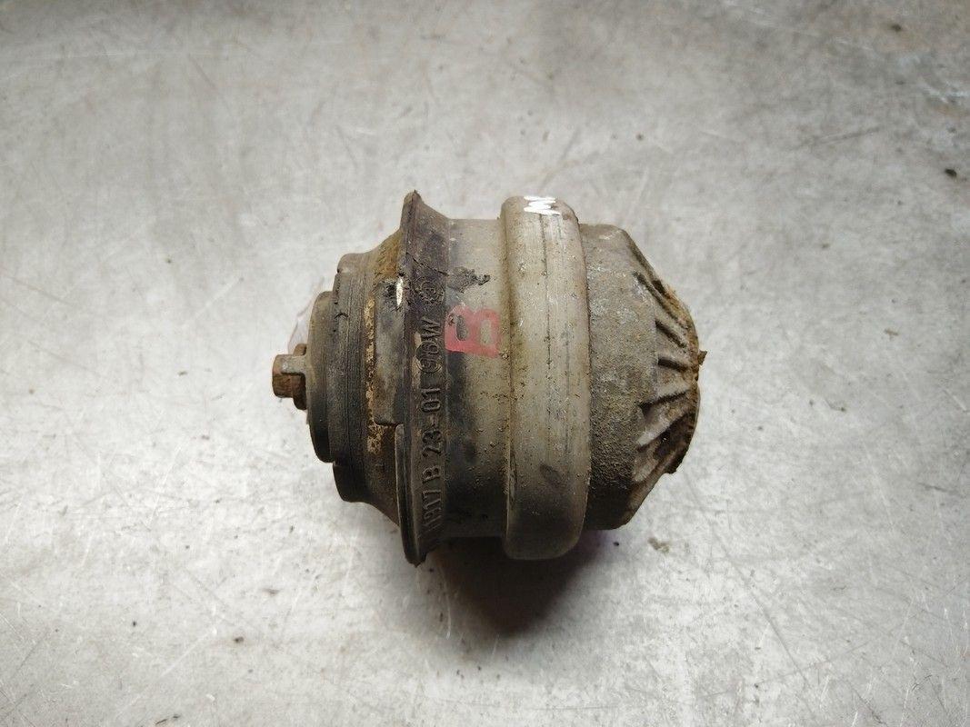 Подушка крепления двигателя Q9H3P8 Mercedes C W202 купить в магазине запчастей бу