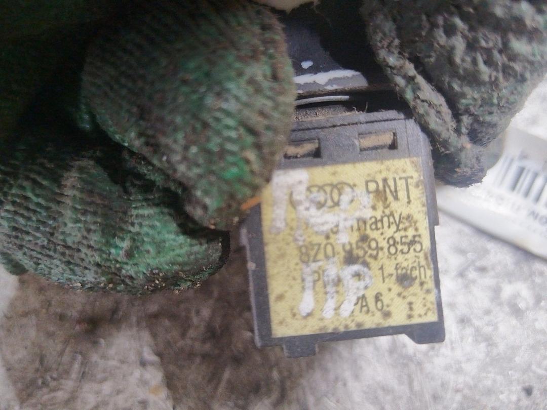 Кнопка стеклоподъемника переднего правого XWH55B Audi A4 купить