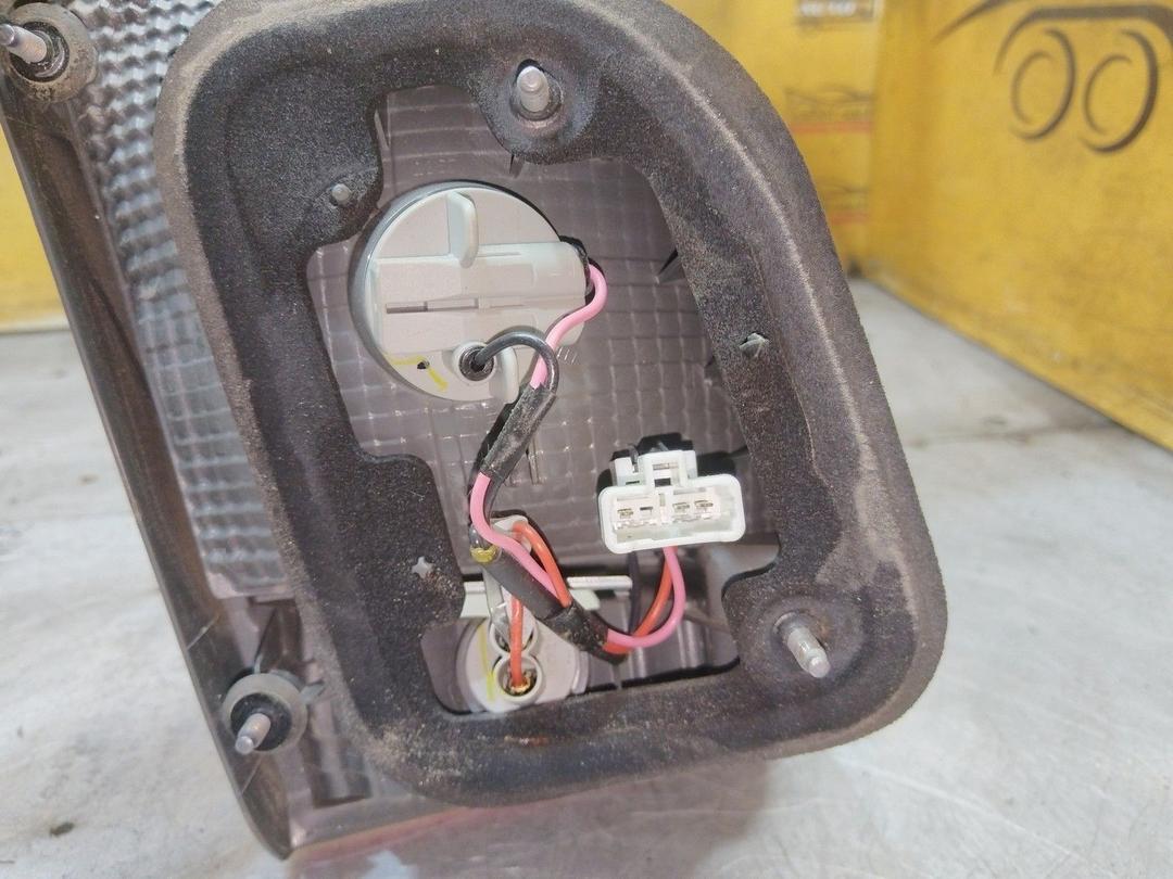 Фонарь крышки багажника правый NL3E2G Kia Sorento купить в магазине запчастей бу