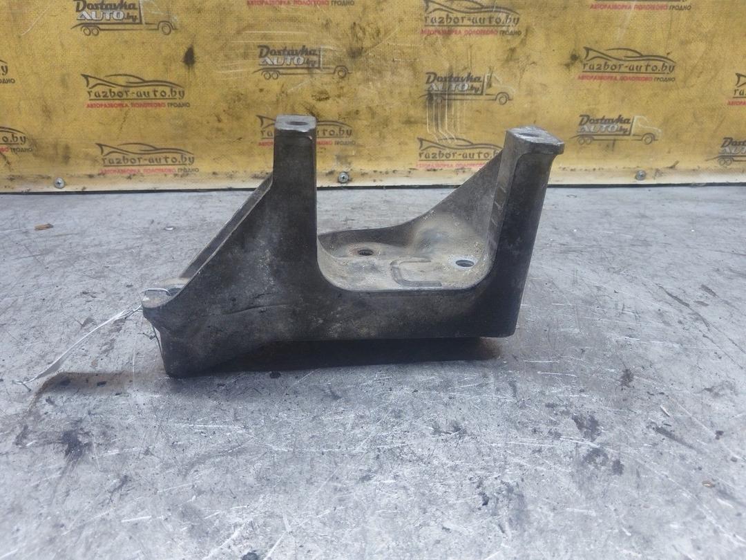 Кронштейн КПП 8PUM1T Peugeot 407 купить в магазине запчастей бу