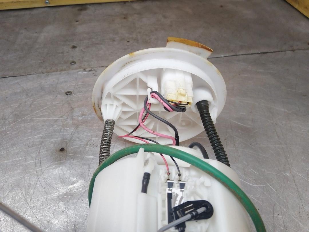 Колба в бак US9EC9 Ford Fusion купить с доставкой. Огромный выбор запчастей и марок авто. У нас есть практически все.