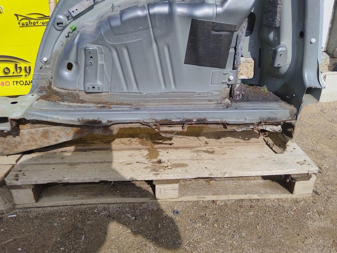 Крыло заднее правое UPEB35 Volkswagen Touran undefined