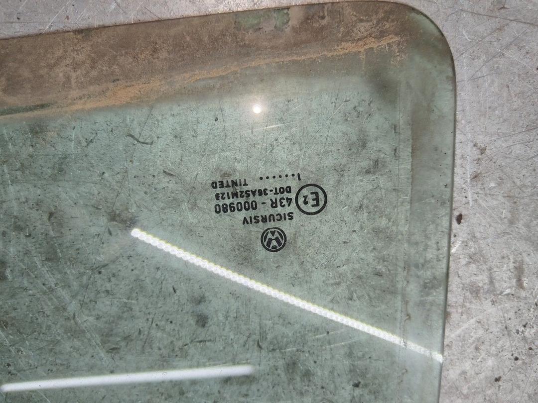Стекло двери задней правой L65HZZ Volkswagen Golf купить