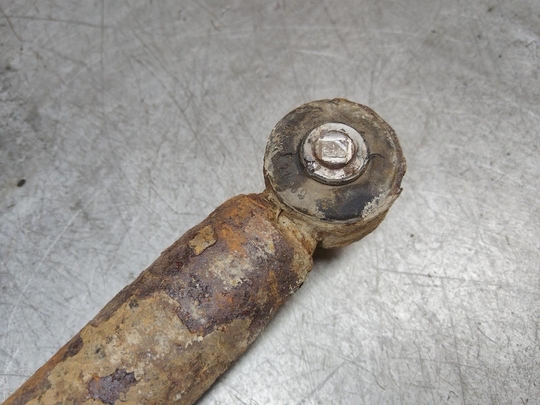 Амортизатор задний левый VY2B2T Mitsubishi Carisma - Фото 3