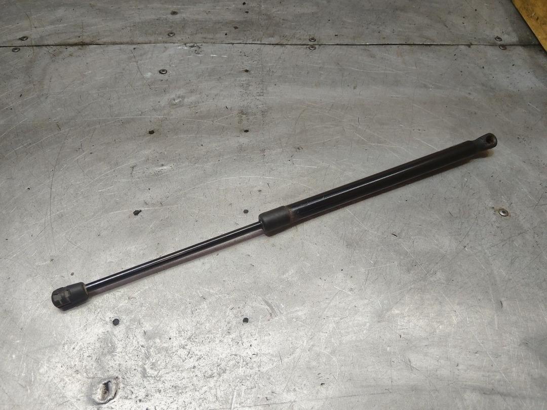 Амортизатор крышки багажника (3-5 двери) EI6V7A Kia Sorento - Фото 1