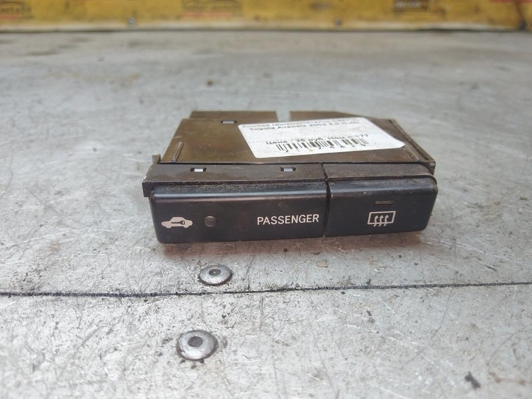 Кнопка (выключатель) C957UL Toyota Avensis - Фото 1