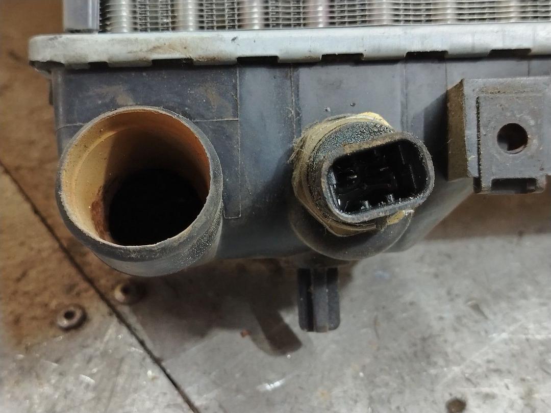 Радиатор (основной) YM4W92 Opel Omega - Фото 4