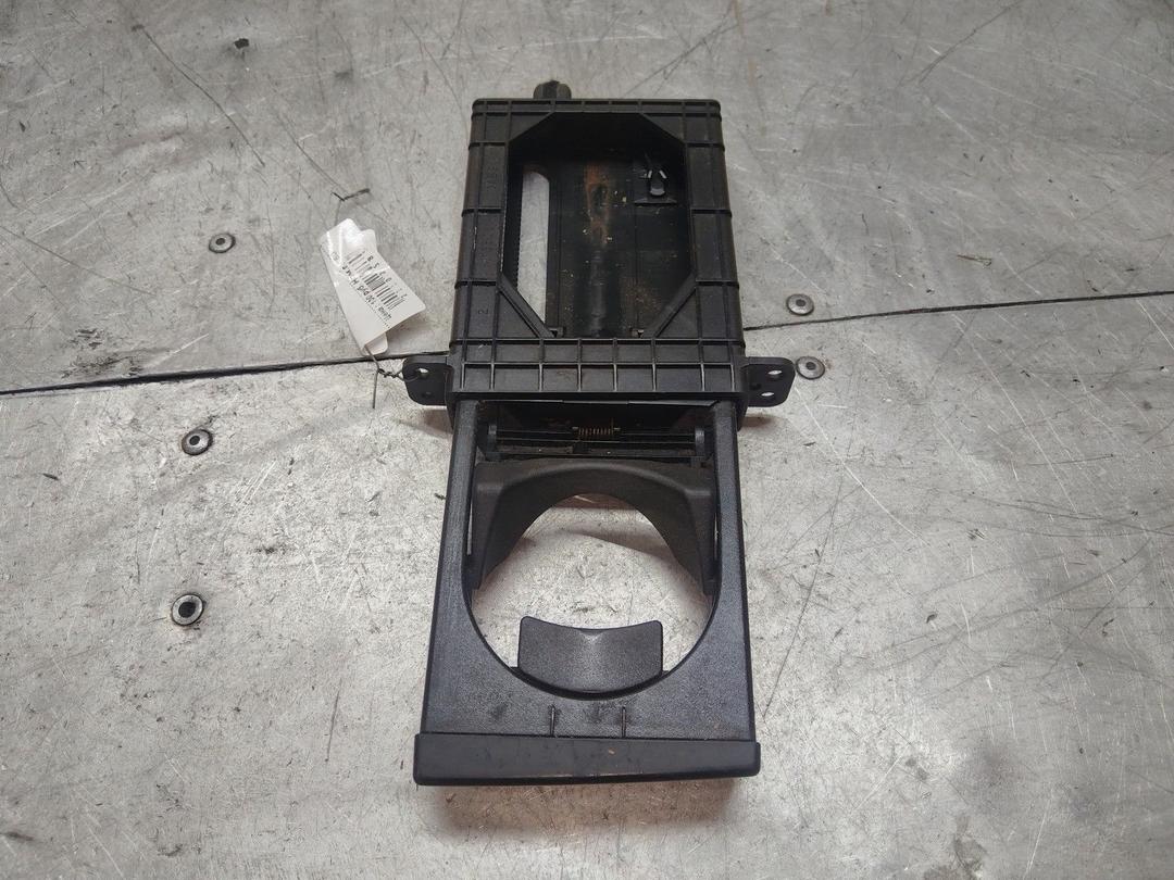 Подстаканник Y04TQV Toyota Avensis купить на авторазборке