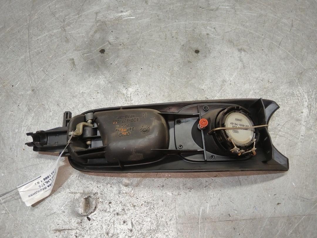 Ручка внутренняя передняя правая LHL175 Audi A4 купить