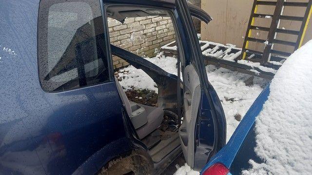 Уплотнитель двери задней правой XGB48K Mazda Premacy купить