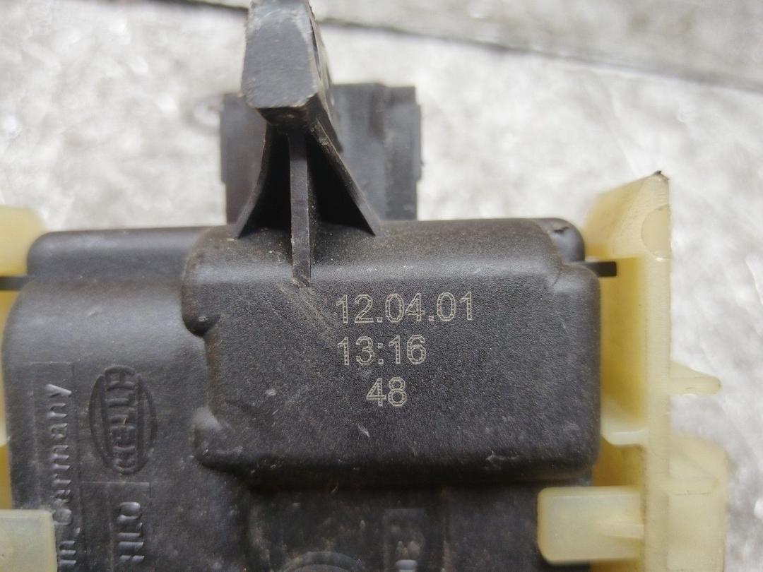 Моторчик заслонки печки M4ZLJ0 Volkswagen Passat купить в магазине запчастей бу