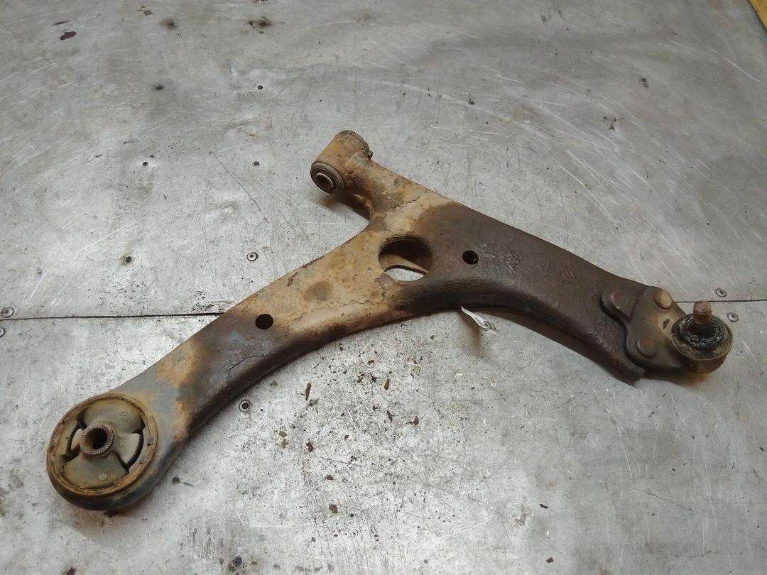 Рычаг передний правый QR7YJB Toyota Avensis - Фото 2