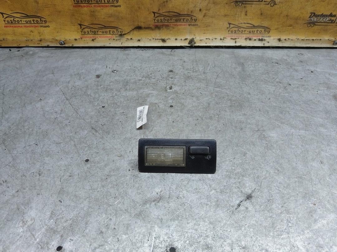 Фонарь салона (плафон) XS7010 Volkswagen Passat