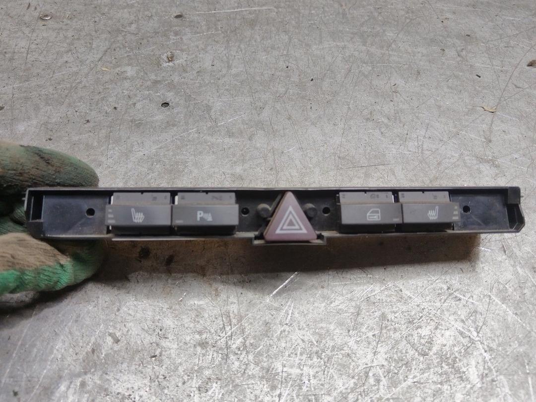 Кнопка аварийной сигнализации X2KD2S Opel Zafira купить в магазине запчастей бу