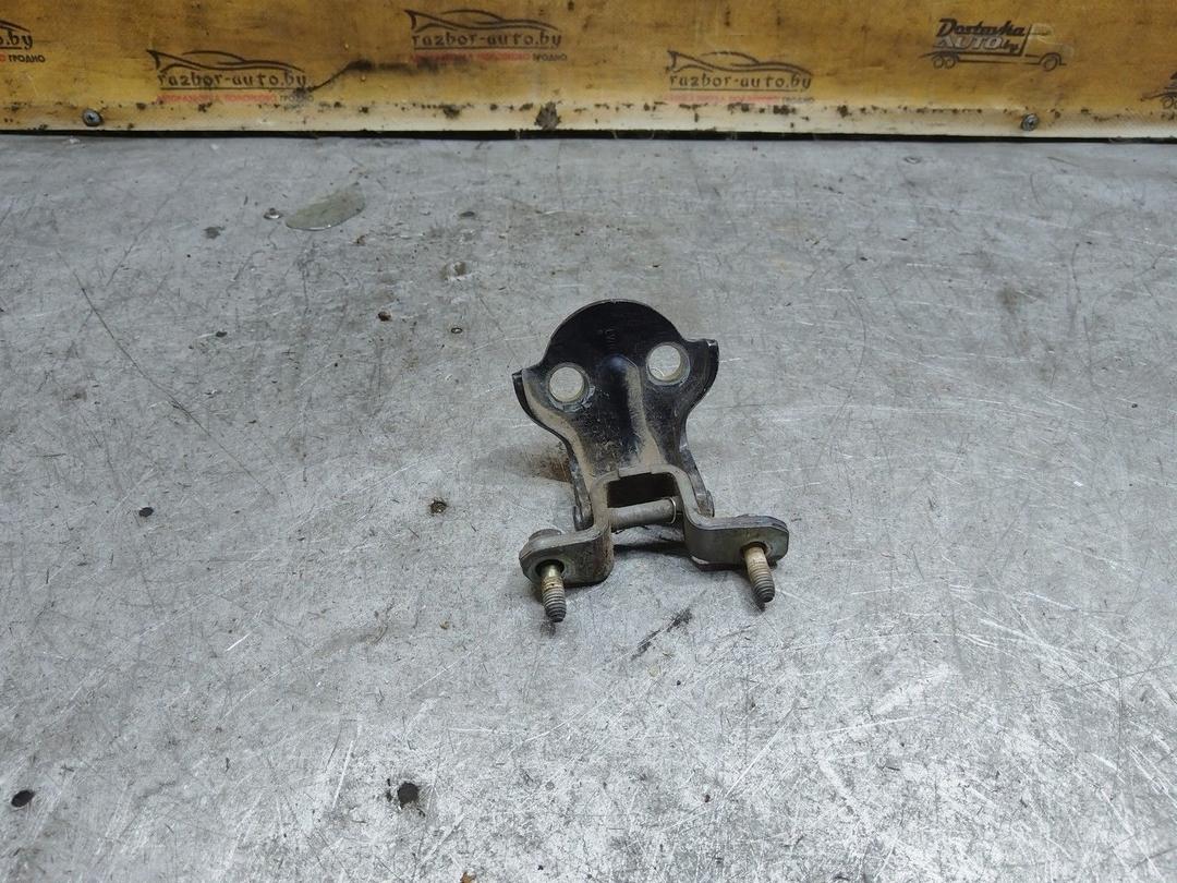 Петля двери задней левой V4LG10 Mitsubishi Carisma купить в магазине запчастей бу