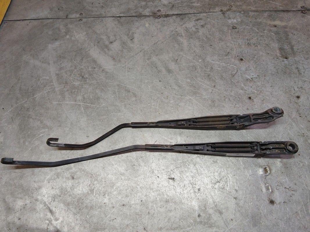 Щеткодержатель (поводок стеклоочистителя, дворник) PY2GLO Peugeot 406 купить