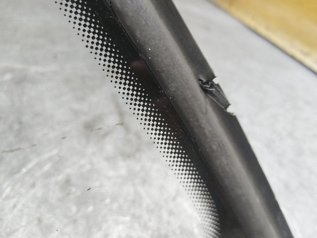 Стекло кузовное боковое левое F7JFUJ Audi A4 купить на авторазборке