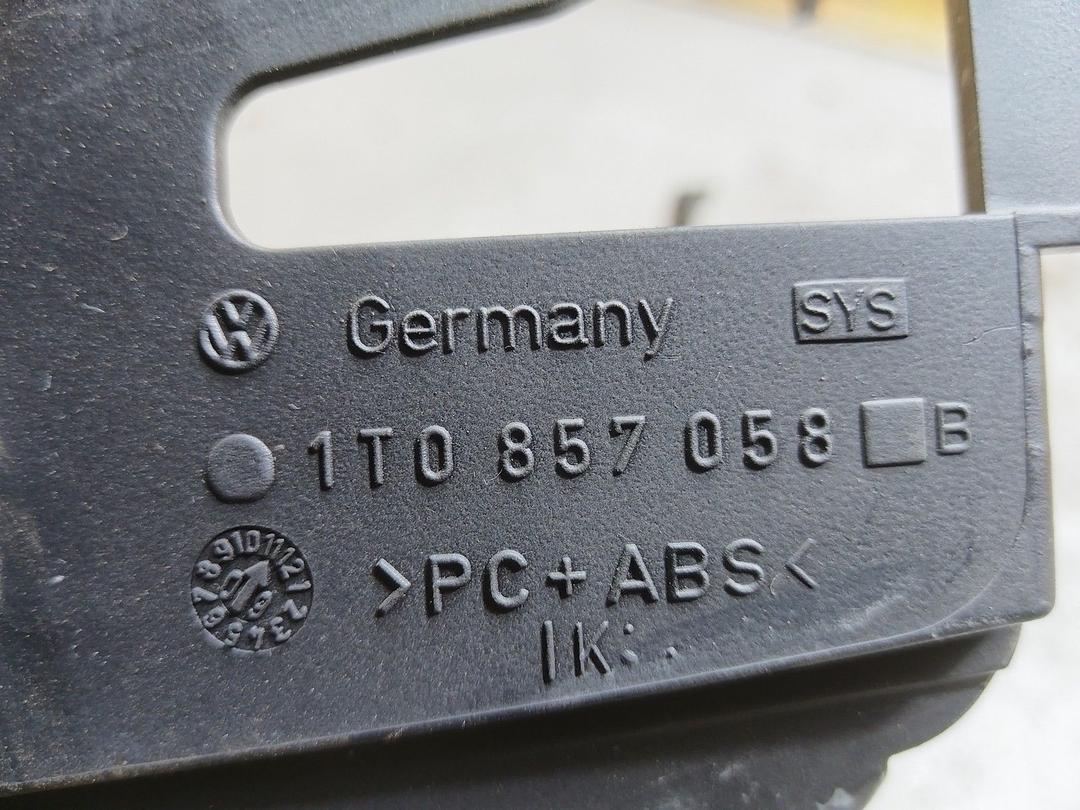 Рамка под магнитолу 1CCX68 Skoda Fabia купить в магазине запчастей бу