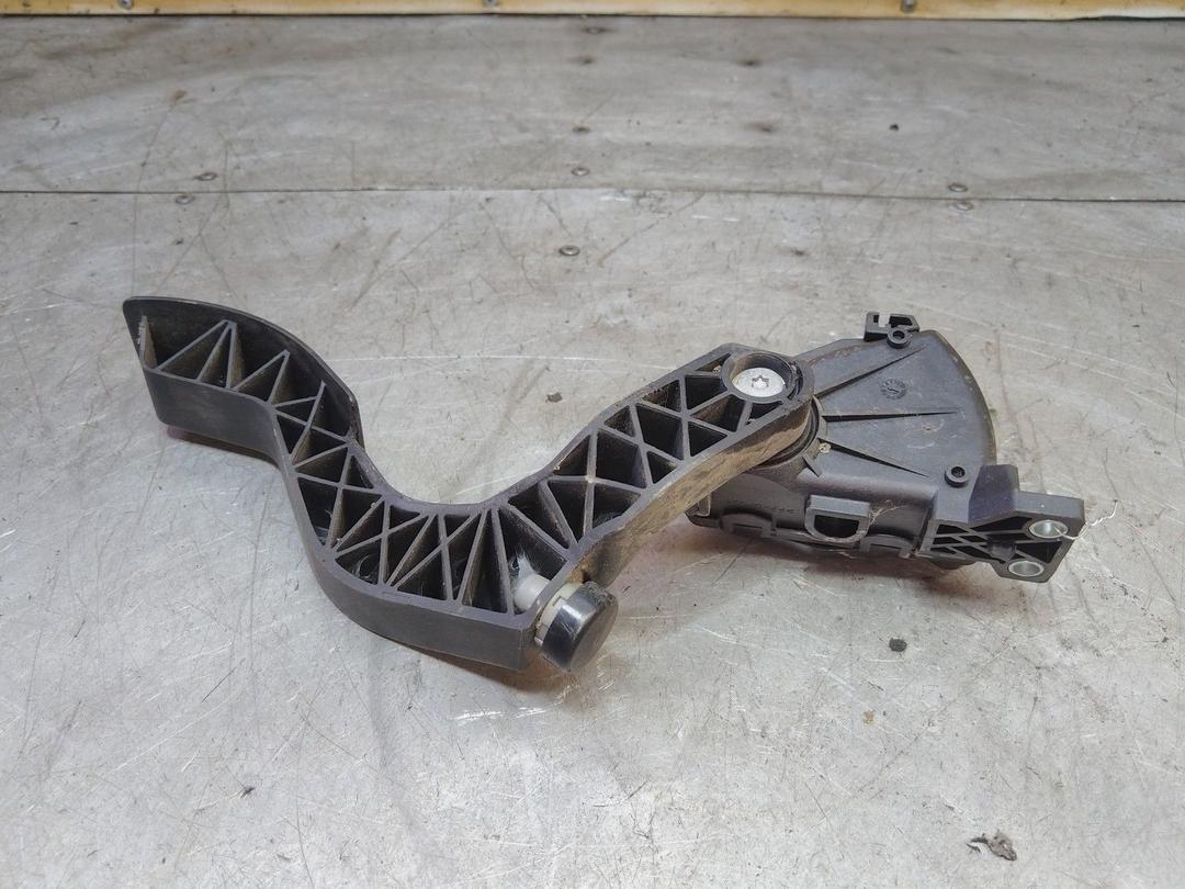 Педаль газа JIHD3V Volkswagen Passat купить в магазине запчастей бу