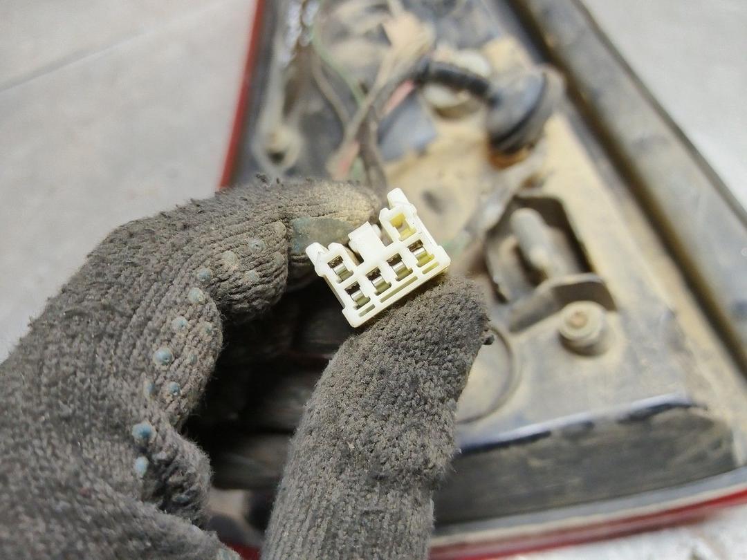 Фонарь задний правый CZJNK8 Mazda Premacy купить с доставкой