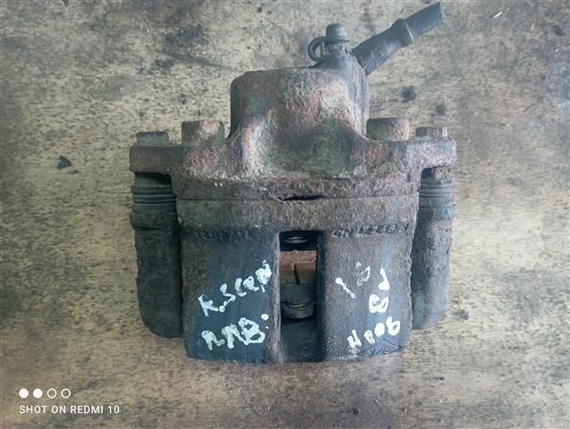 Суппорт передний левый 24816D Renault Scenic