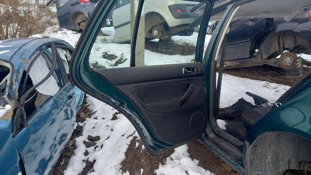 Петля двери задней левой 7HEJC5 Volkswagen Golf купить