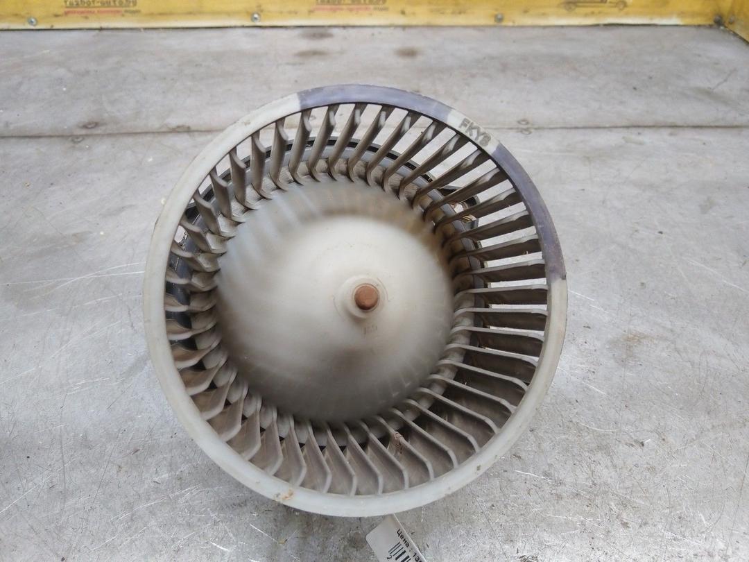 Моторчик печки YTS14W Hyundai Trajet купить