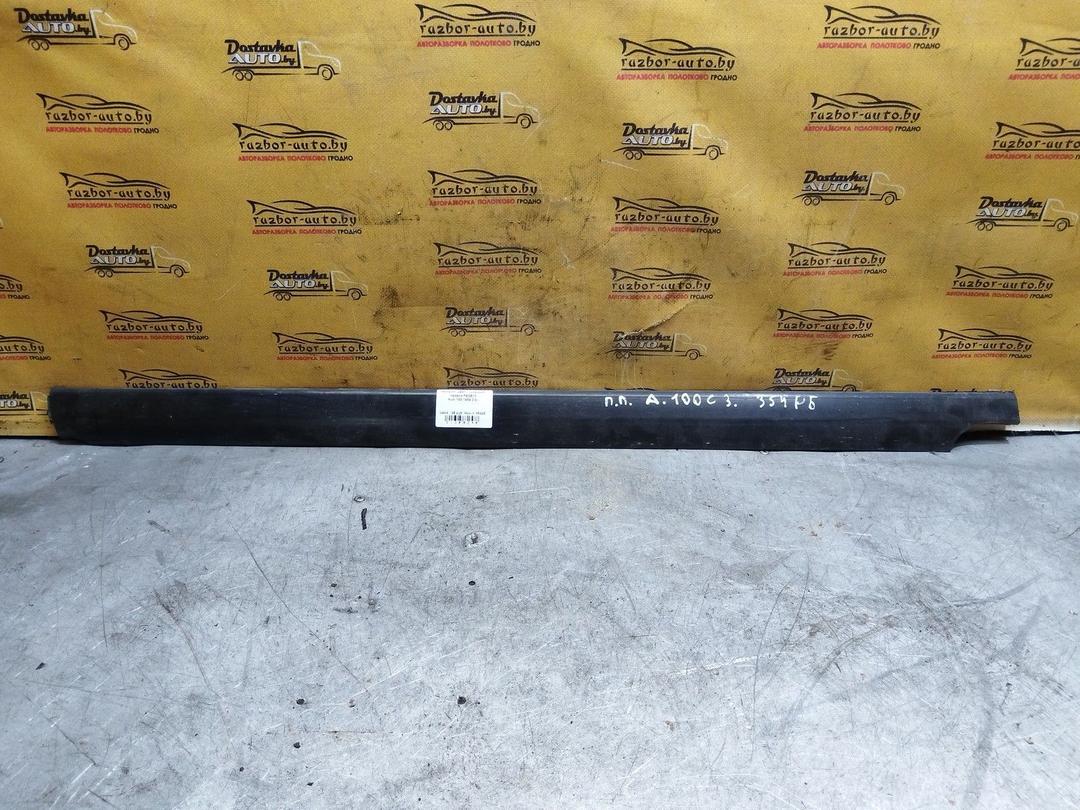 Молдинг двери передней правой FE3B13 Audi 100