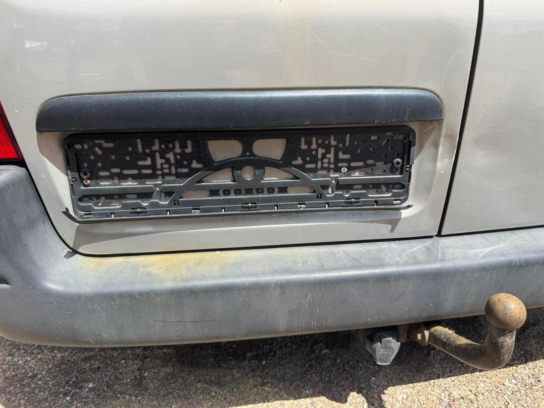 Накладка подсветки номера 2M25CN Citroen Berlingo