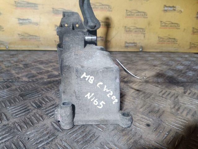 Кронштейн компрессора кондиционера CLFKC1 Mercedes C W202 - Фото 3