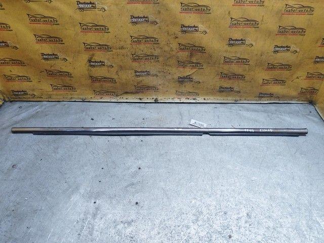 Молдинг стекла двери задней правой наружный UJ82QQ Toyota Avensis