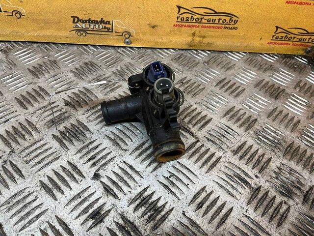 Корпус термостата 5BSO7J Audi 80 - Фото 3