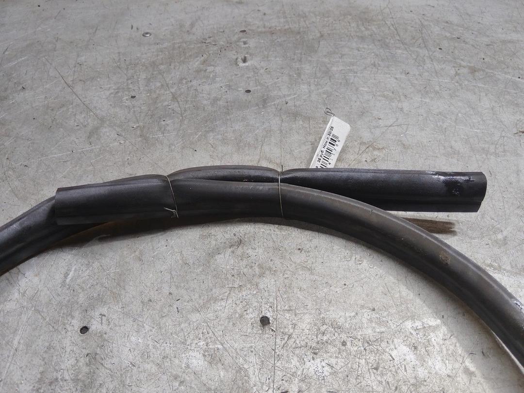 Уплотнитель капота JTW8Z6 Volvo S60 купить в магазине запчастей бу