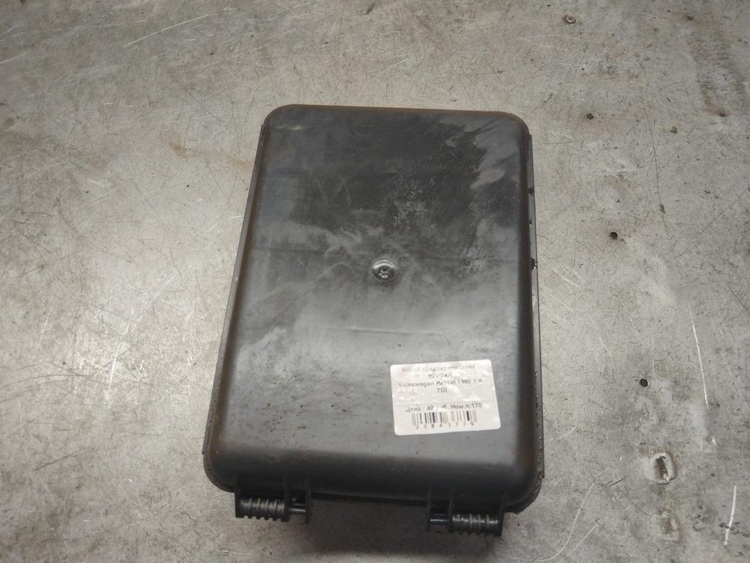 Короб предохранителей 82VOXK Volkswagen Passat